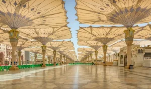 Temukan Makna Ziarah Saat Umrah