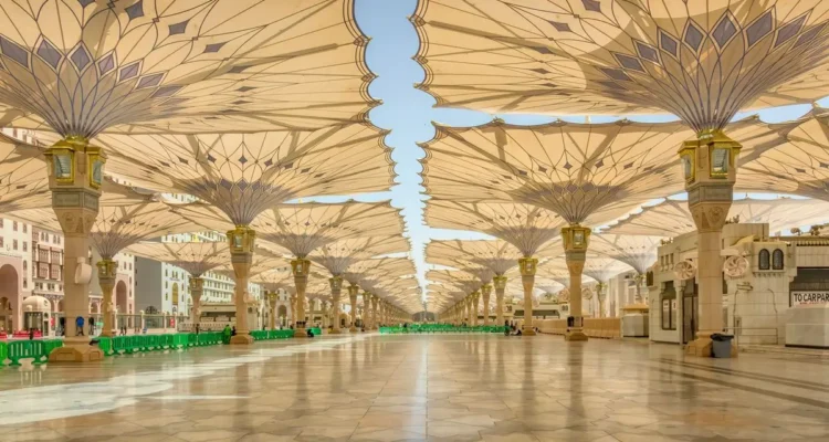 Temukan Makna Ziarah Saat Umrah