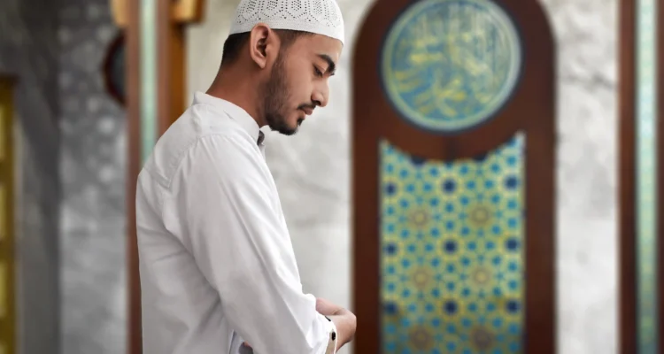 Sholat Istikharah, Cara Tenang Memilih Jalan Terbaik Menurut Islam
